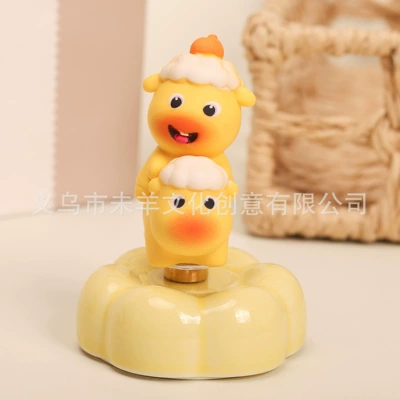 Internet Celebrity Dreamer Capybara: Car ornaments - lulu-rides-lulu-yellow-base