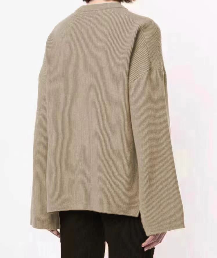 Women's all-in-one solid color three-button long sleeve loose side slit knit sweater_voghion.com