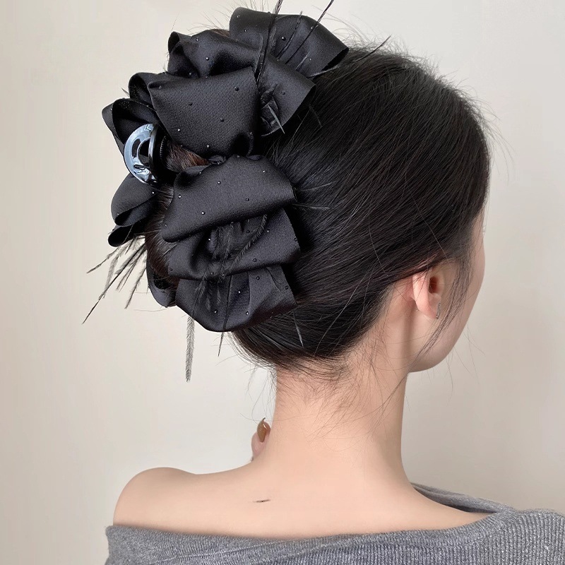 Light Luxury and High-End Baby's Breath Black Diamond Feather Pleated Cloud Bubble Clip Women's Hair Shark Hair Clip on the Back of the Head