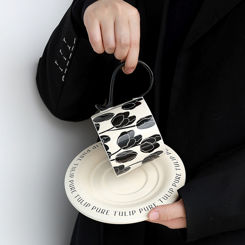 Juego de tazas y platillos de café de estilo retro francés Taza de té de la tarde de alto valor Taza de cerámica de diseño de cafetería de restaurante