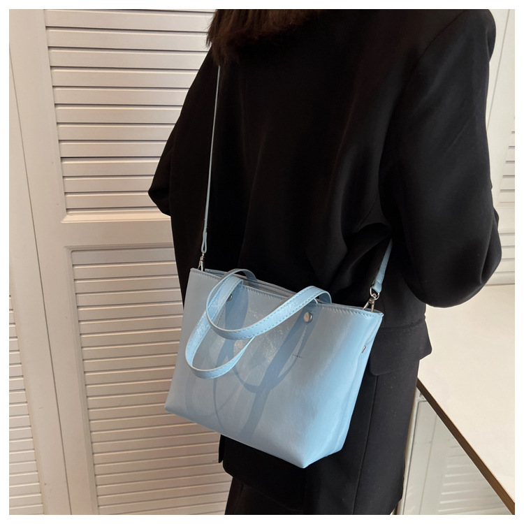 Femmes Faux Cuir Couleur Unie Mode Seau Fermeture Éclair Sac Bandoulière display picture 3