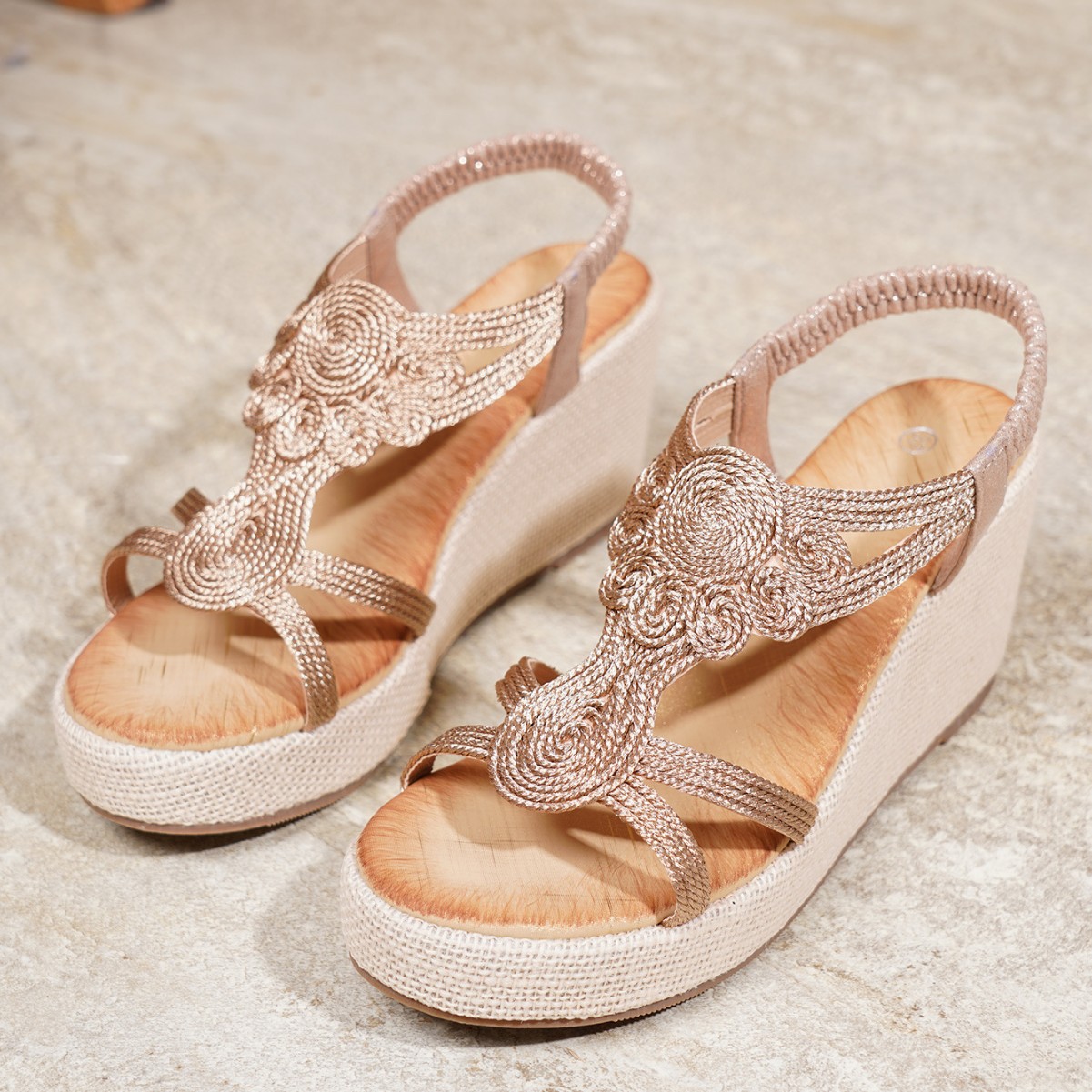 Modische, lässige Damenschuhe im Ethno-Stil mit Keilabsatz, großen Größen und Plateauabsatz_voghion.com