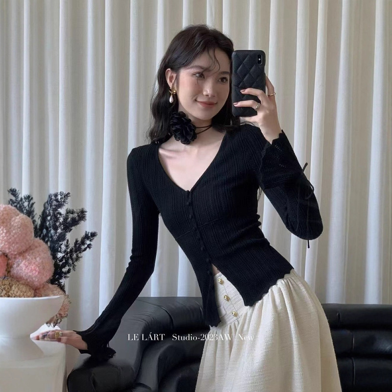 法式秋季新款纽扣V领镂空显瘦上衣女韩版气质喇叭袖绑带针织衫潮|undefined