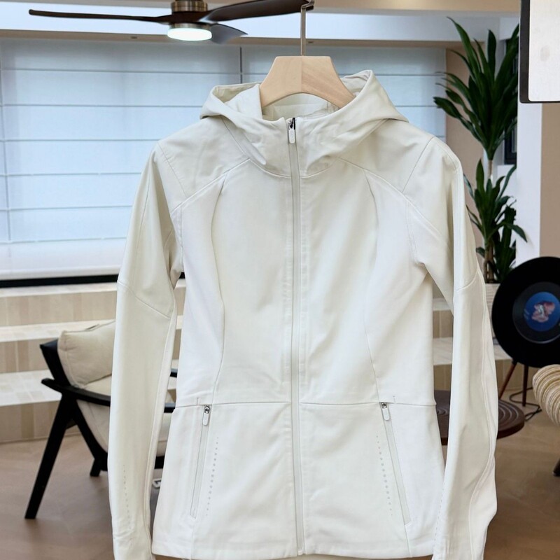 Lu's same style hooded slim-fit windproof softshell jacket for women, outdoor casual outerwear, waist-cinching slimming jacket top