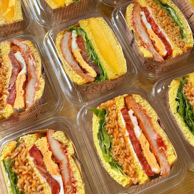 Transparent disposable sandwich packaging box, half-size sandwich packing box for home and commercial use, baking and pastry box Transparent disposable sandwich packaging box, half-size sandwich packing box for home and commercial use, baking and pastry box
