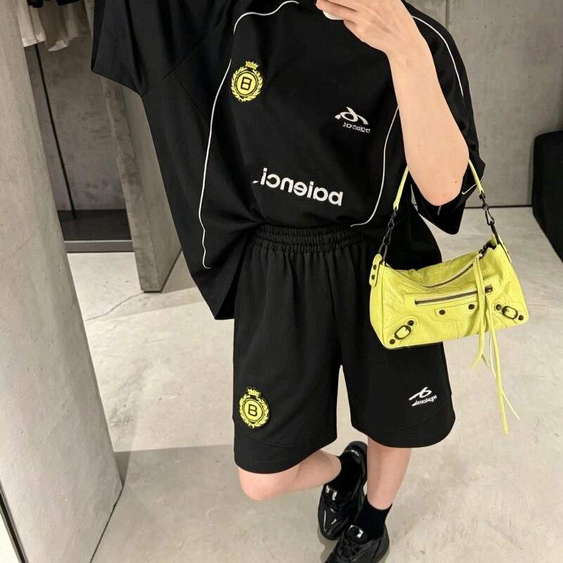 Hot-Selling Paris Blcg Football Soccer Shorts with New Reflective Logo for Men and Women in Foreign Trade Distribution Warehouses