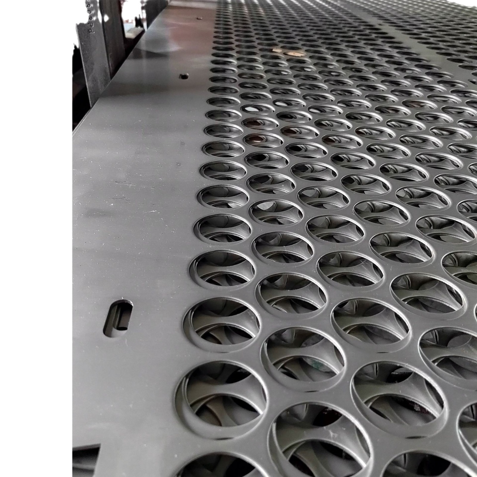 厂家货源 拥有2台卷料冲孔机床z大宽度1.3米 模具之一3*5