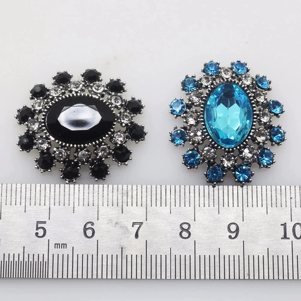 Accessories, decorations with bow, brooch, metal accessory