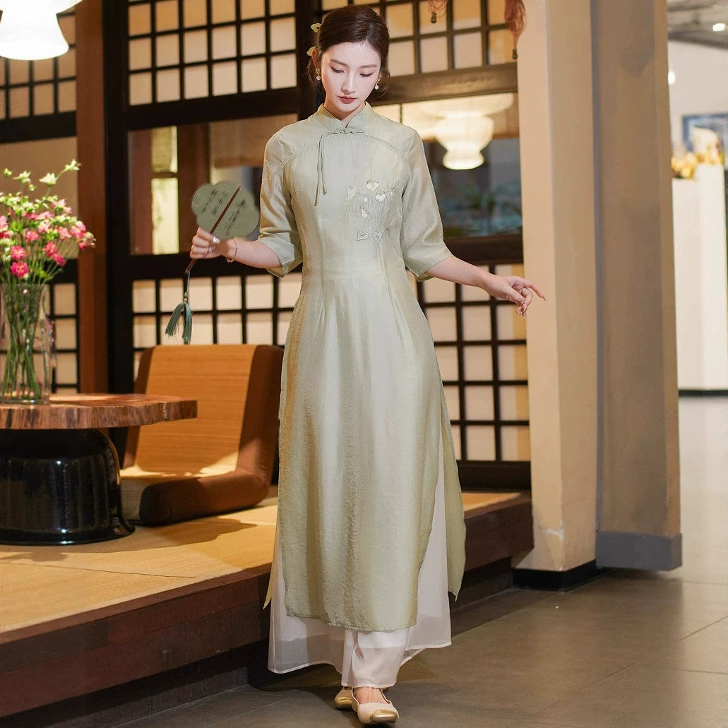 Летний костюм в китайском стиле 2025 года: вышитое платье, улучшенные широкие брюки чонсам, комплект для чаепития, одежда для работы в центре здоровья для чайных мастеров