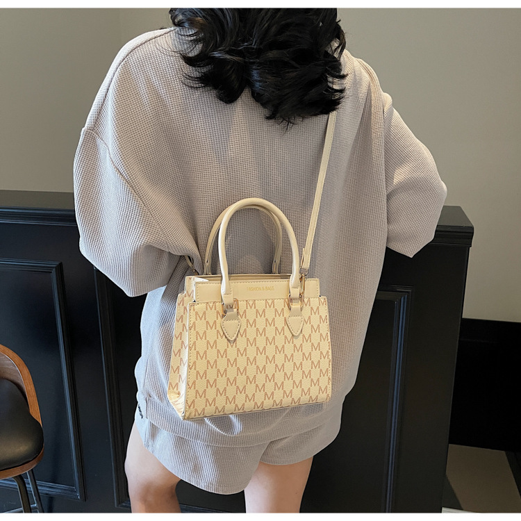 510g Weight Zipper Closure Type Single Shoulder Strap Strap Type Shoulder Bag Bags Type Casual Occasion Pu Leather Material Letter Pattern All Seasons Season Women's Gender Streetwear Style Square Shape Small Size Women's Small Pu Leather Letter Streetwear Square Zipper Shoulder Bag 9