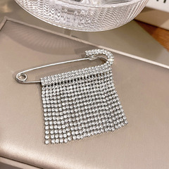 Elegant and Cool European and American Style Ins Quality Fringe Chain Full Diamond Exaggerated Brooch Fashion Trendy Atmospheric Breast Ornament