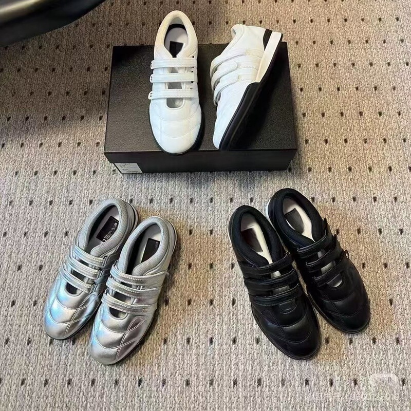 High-Quality 2025 New Style Xiaoxiang Gold and Silver Horn Velcro Three-Strap Flats-Bottomed Quilted Leather Moral Training Sneakers for Women
