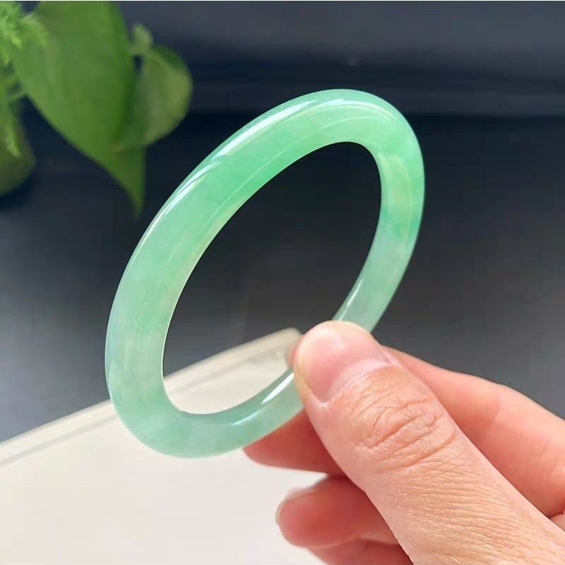 Vòng tay ngọc bích Miến Điện dạng Dingdong băng táo xanh dải xanh nổi tròn mịn chính hãng