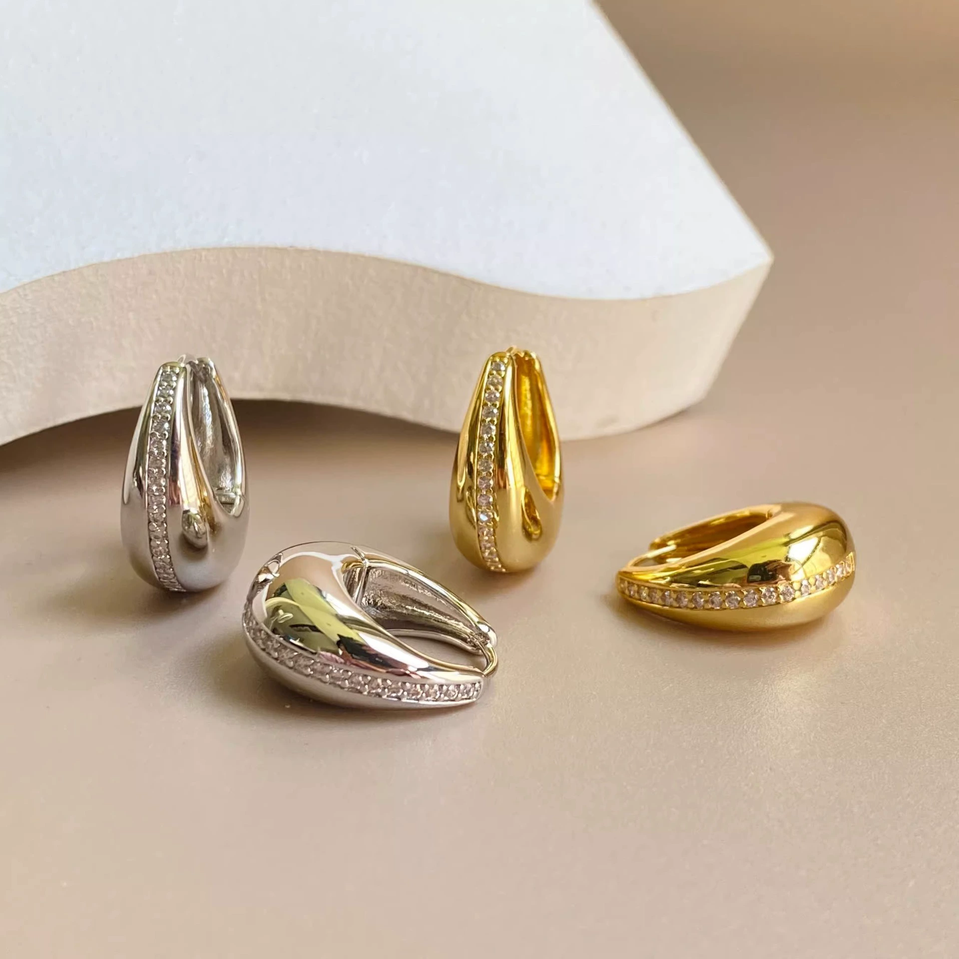 2024 новый французский стиль капли воды позолоченный бриллиант золотой серебряный легкий экстравагантный дизайн круг серьги серьги