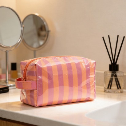 Nuevo viaje transfronterizo de gran capacidad bolsa de maquillaje de PVC para productos de cuidado de la piel acabado de diseño portátil lápiz labial bolsa de almacenamiento