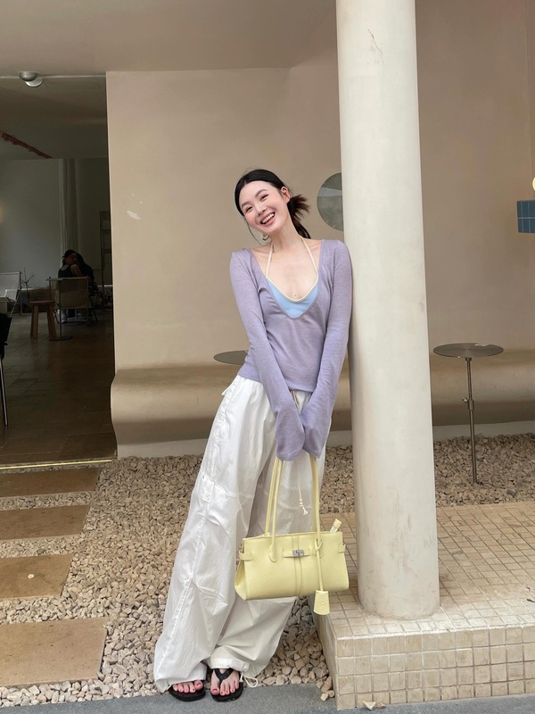 气质辣妹风大领口设计感紫色T恤女2025新款修身显瘦百搭长袖上衣|undefined