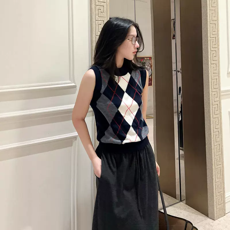 25年早秋新款学院风纯羊毛针织菱格马甲复古感无袖通勤上衣女