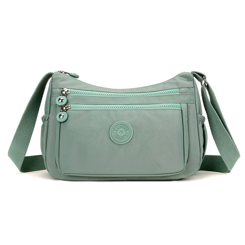 Bolsos bolsos para madres de mediana edad y ancianas 2024 nuevo bolso de mensajero de un solo hombro de tela de nailon bolso de bola de masa casual de viaje bolso de mujer