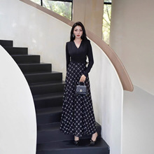 新款大码女装 高档时尚V领波点连衣裙 宽松大版连衣裙
