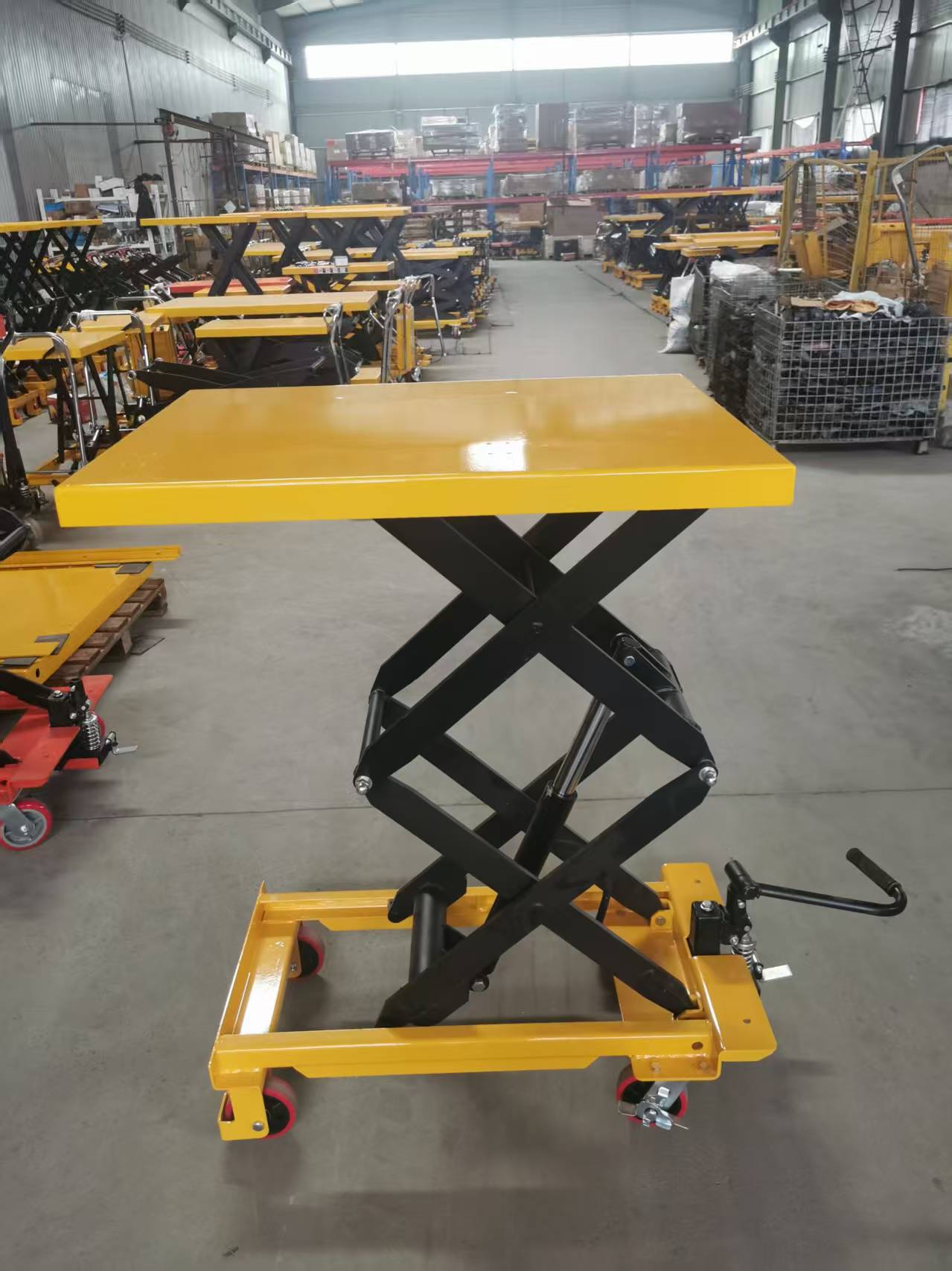 Manufacturer Customized Movable Scissor-Type Hand-Pushed Lifting Platform Cart, Hydraulic Lifting Platform, Electric Loading and Unloading Transport Vehicle