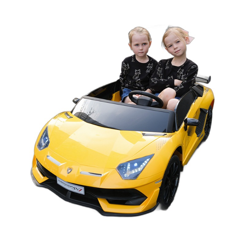 Coche eléctrico grande para niños Asiento de coche de control remoto de cuatro ruedas Coche deportivo de control remoto doble Coche de juguete recargable Rambo Swing