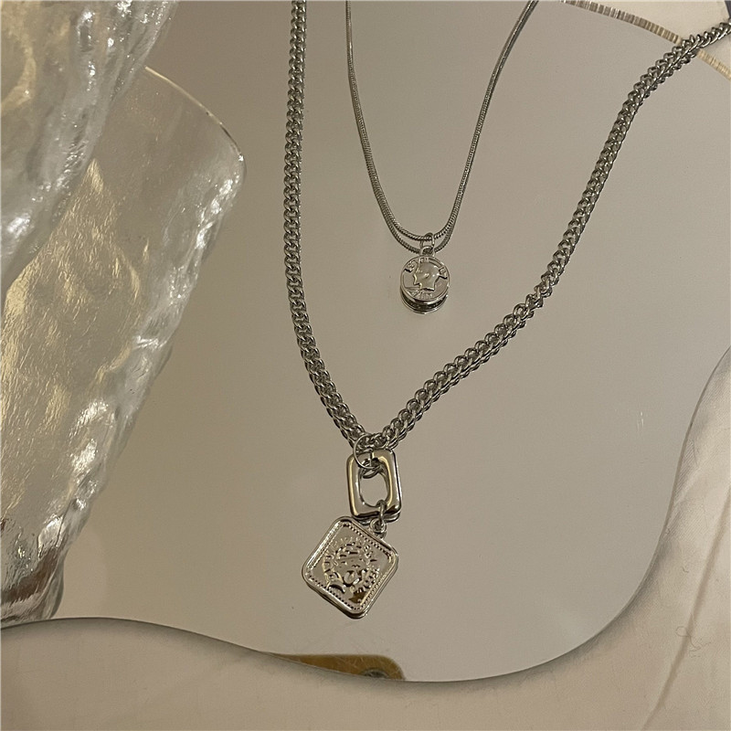 Wholesale Jewelry Square Coin Pendant Double Layered Necklace Nihaojewelry display picture 9