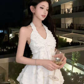 初恋少女感绝美立体花瓣V领挂脖背心设计感露肩无袖上衣女夏