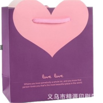 Fábrica en stock al por mayor bolsa de regalo de amor bolsa de regalo de boda bolsa de papel de embalaje portátil logotipo impreso en forma de corazón
