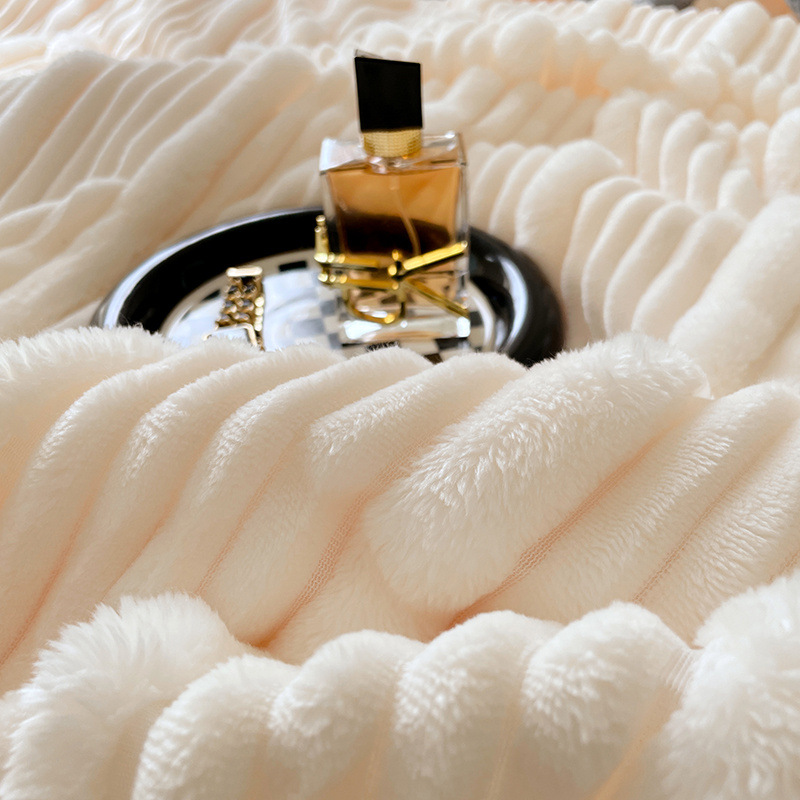 Manta de lana de conejo de leche Manta de cuatro estaciones Manta de oficina Manta de lana de leche transfronteriza de color sólido al por mayor