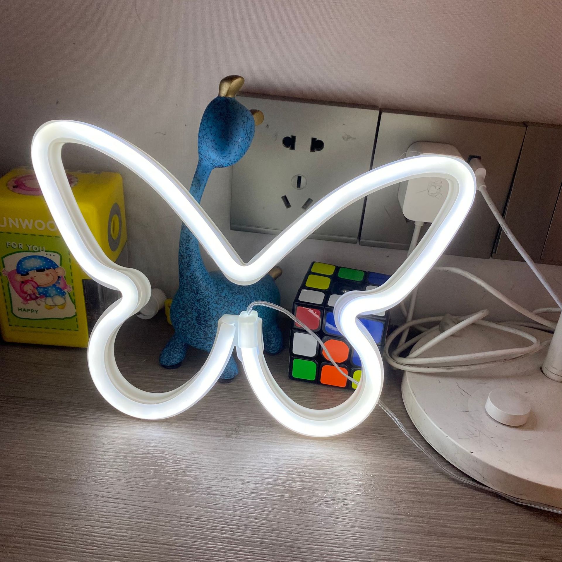 Neón LED luz de modelado mariposa Amazon en stock entrega de una sola pieza dormitorio decoración de la pared regalo de cumpleaños