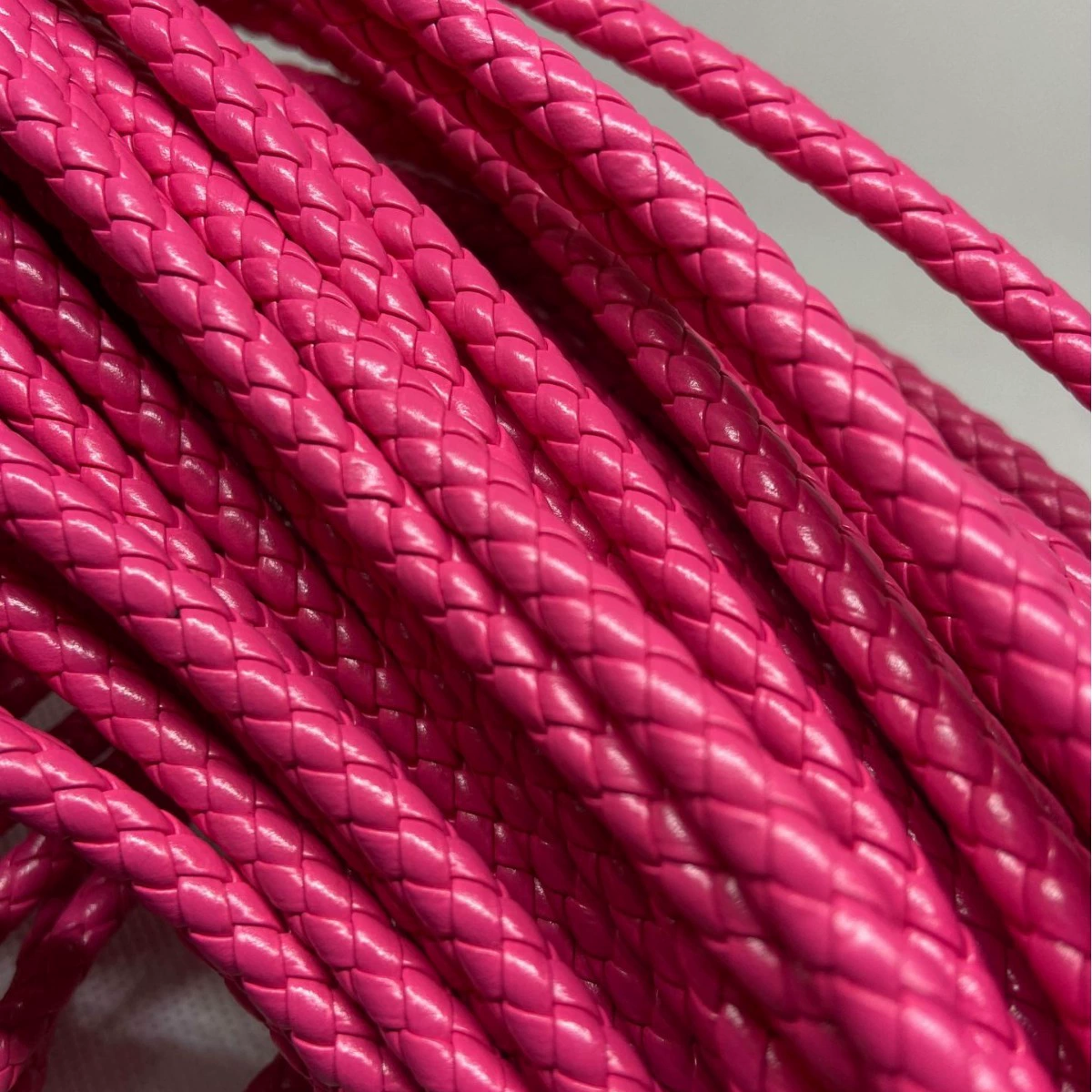 Прямые поставки с завода, в наличии, круглый шнур из искусственной кожи 6 мм, аксессуары для обуви, декоративные элементы, ремешки для рук, доступны различные цвета.