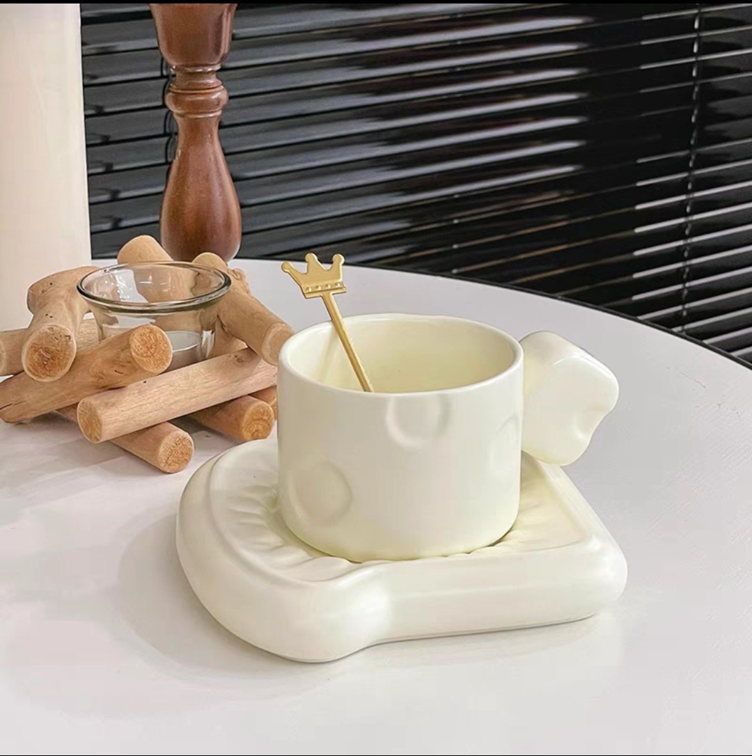 Hermosa taza creativa taza Linda taza de café de cerámica ins taza de agua plato femenino de alto aspecto regalo de cumpleaños