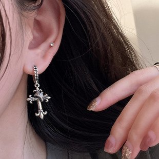 �n��925���y�͹����f�ʹ�ʮ�ּܶ��hins�䵭�L�������^���|����Ů