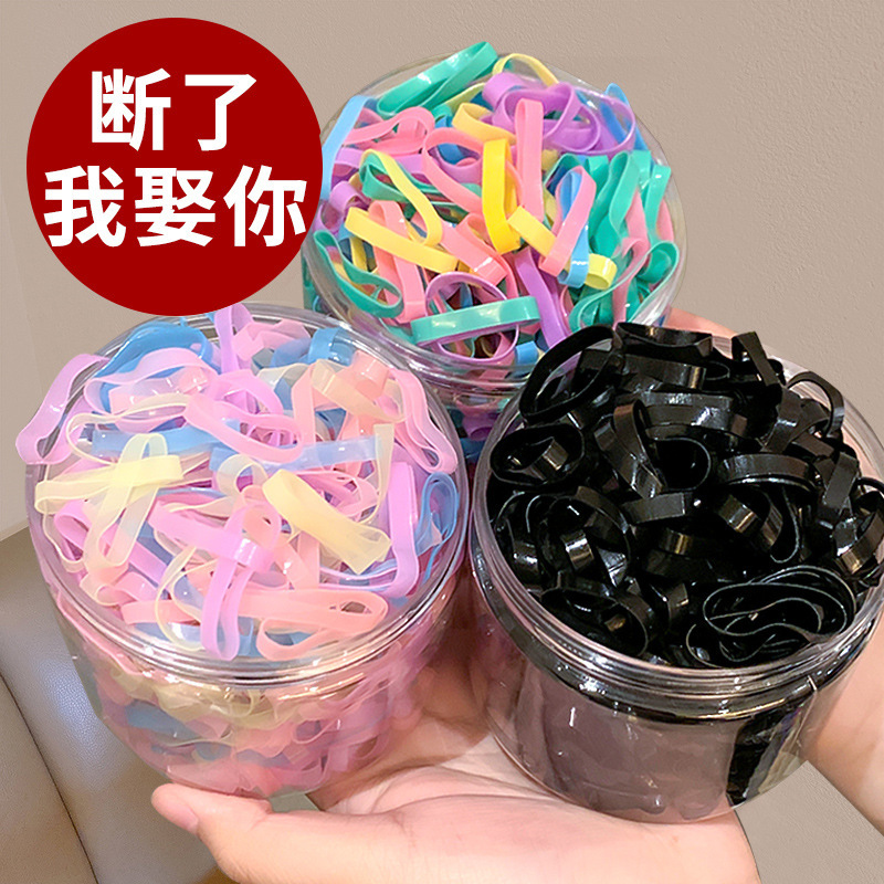 子供の使い捨ての高弾力性の黒い皮筋の女性は髪の毛を刺します。|undefined