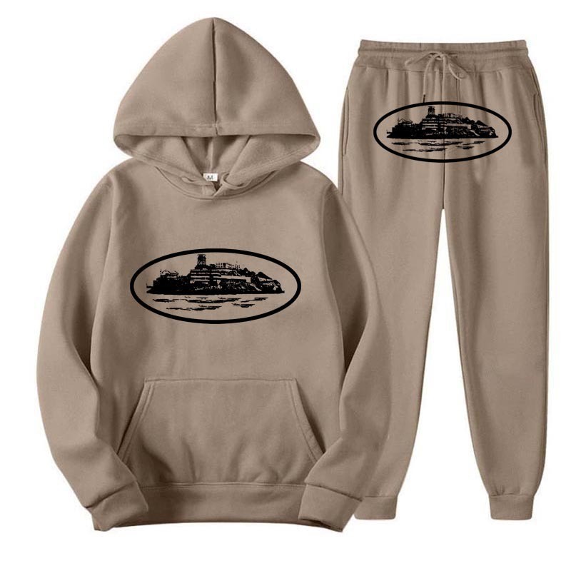 2024 exportación transfronteriza suministro especial venta caliente de moda casual hombre y mujer con sombrero y camiseta de terciopelo conjunto deportivo