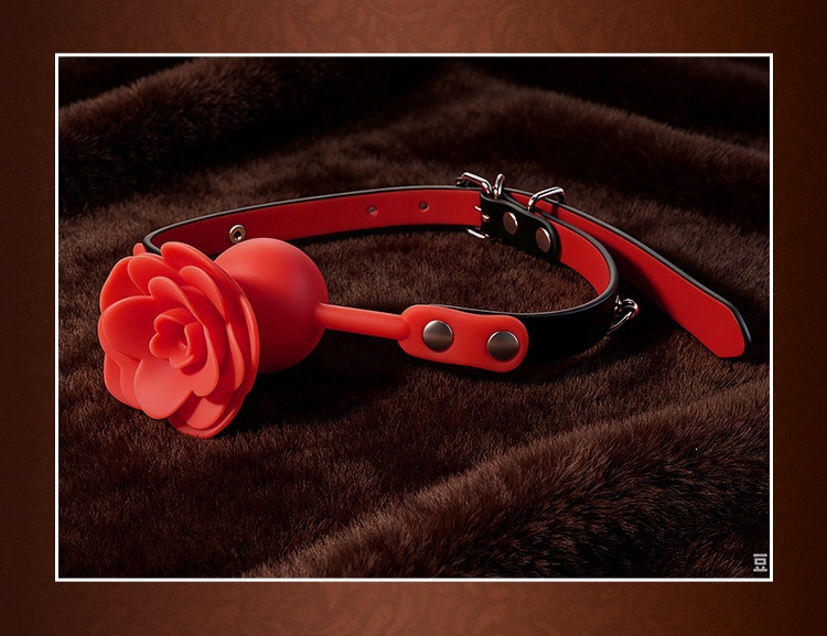 Rose Mouth Gag and Nipple Clamps Set in Black-Red PU Leather for Couples — detail image 18