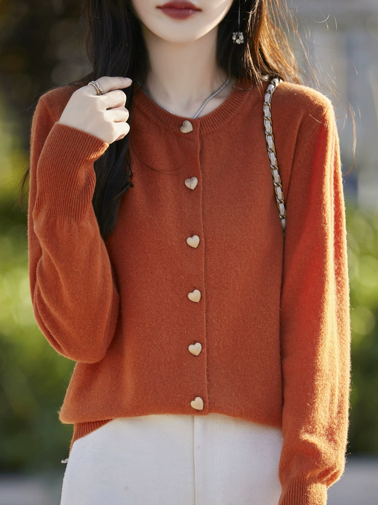 Дикий трикотажный кардиган 2024 новый весенний и осенний свитер темпераментный свитер куртка женский с круглым вырезом топ свободный маленький ароматный ветер