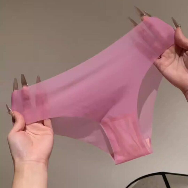 One-piece seamless ice silk women's panties with pure cotton crotch, low-waist, sexy, suitable for sports and yoga, with a nude feel, triangle shorts