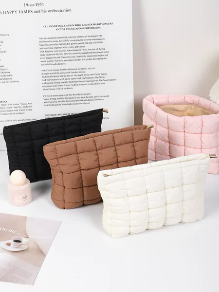 New Quilted Checkered Women's Trendy Makeup Bag, Hand-Held Makeup Bag, Solid Color Pleated Cosmetic Storage Bag