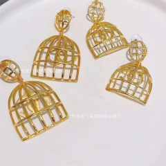 中古のヴィンタグの鳥かごのイヤリングのスターの王鴎の同じタイプの耳のクリップは誇張して大気のイヤリングの高級感の耳飾りの金メッキを誇張します。