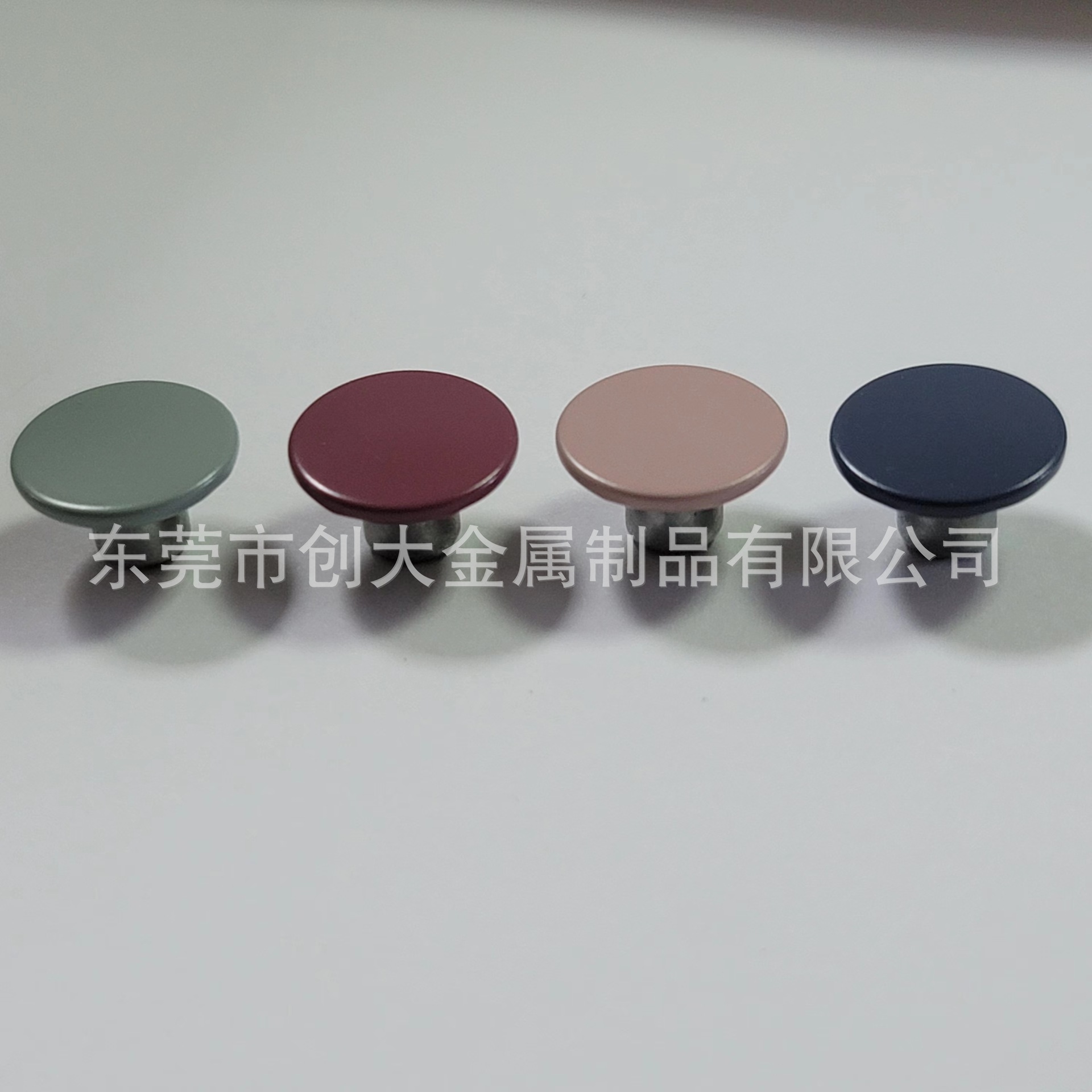 JC00939 厂家直销 15mm 光身平面铜面短胶芯工字钮配有点底壳 喷