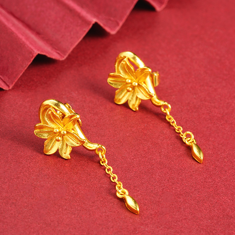 Fabricantes de auriculares de flores de oro de lujo ligero galvanizado directamente para adornos de auriculares femeninos de hiedra de alto nivel nicho