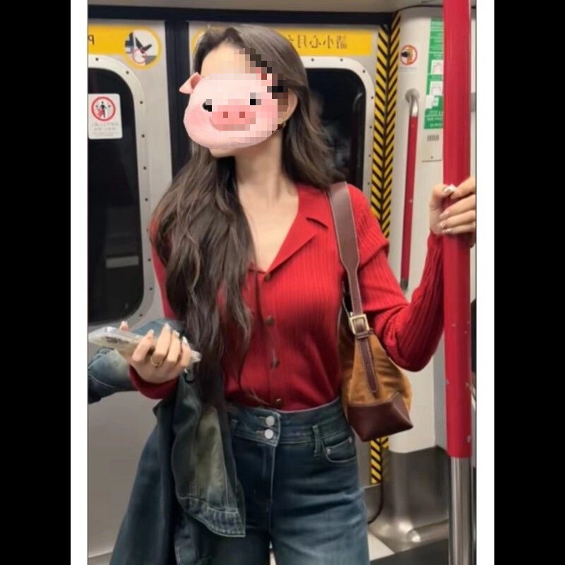 D2V Retro Hong Kong Style Red V Neck Knitted Cardigan for Women in Autum Slim Fit Inner Layering Shirt Slimming Look Versatile Long-Sleeved Top D2V Retro Hong Kong Style Red V Neck Knitted Cardigan for Women in Autum Slim Fit Inner Layering Shirt Slimming Look Versatile Long-Sleeved Top