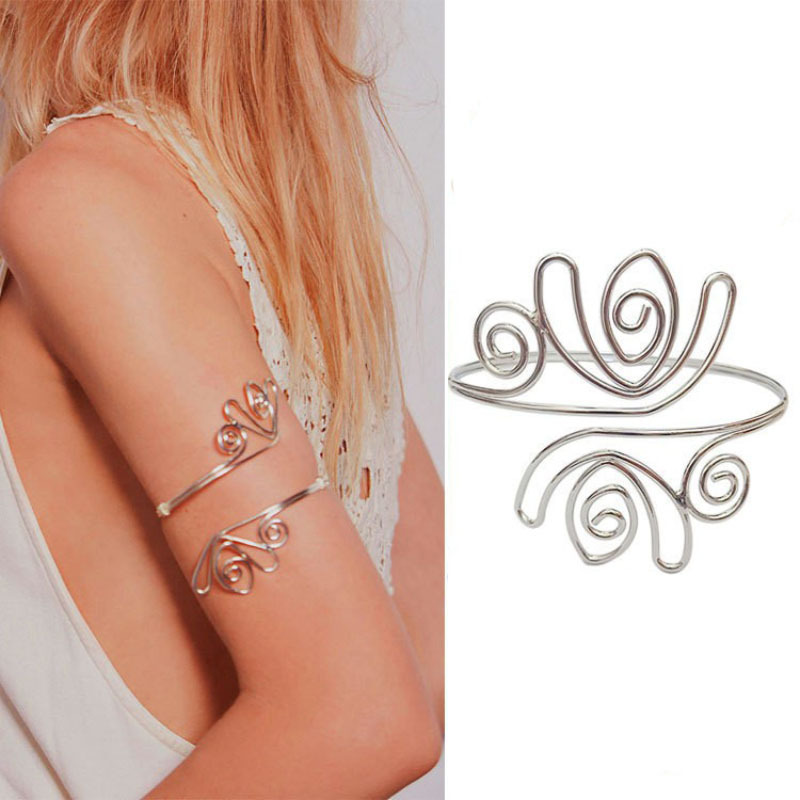 Pulsera plisada irregular de metal estilo europeo y americano fresco elegante pulsera personalidad de alto grado de lujo ligero pulsera al por mayor femenina