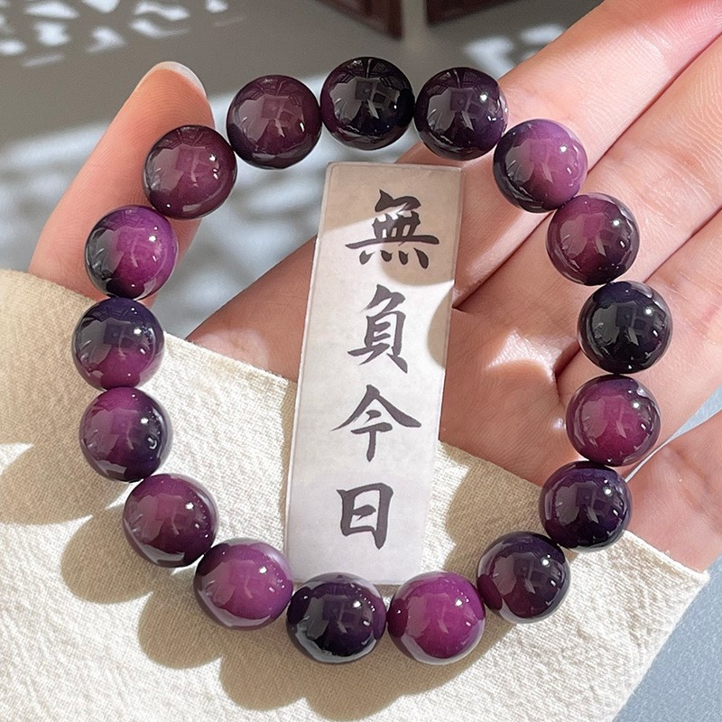 이상한 보라색 포도 구슬