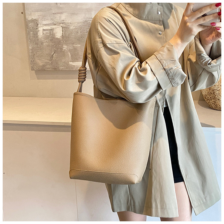 Einfache trendige große Kapazität Eimer 2024 neue Pendler Mutter und Kind modische Textur Frauen einzelne Schulter_voghion.com