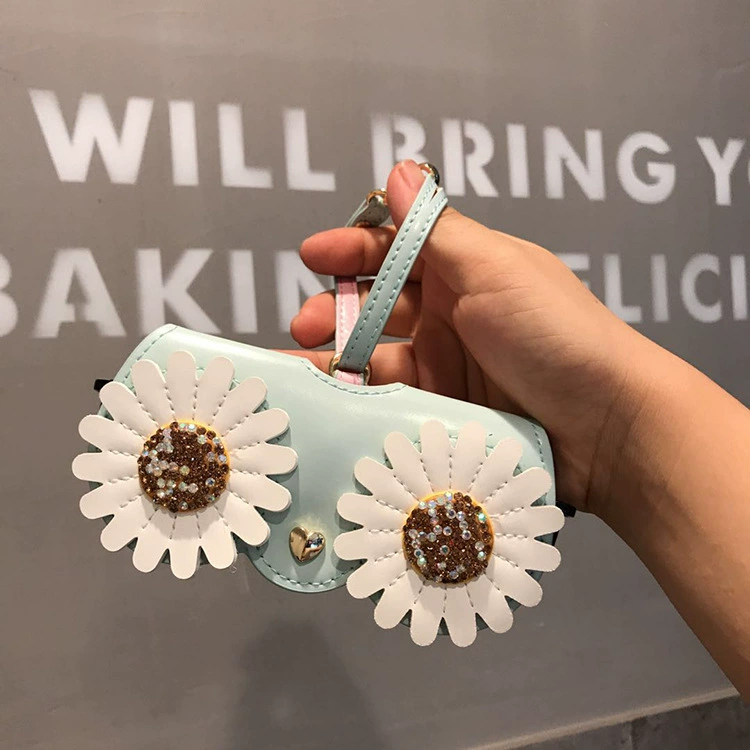 Cute brand glasses, handheld fashionable sunglasses solar-powered, protective case for men and women, bag decoration