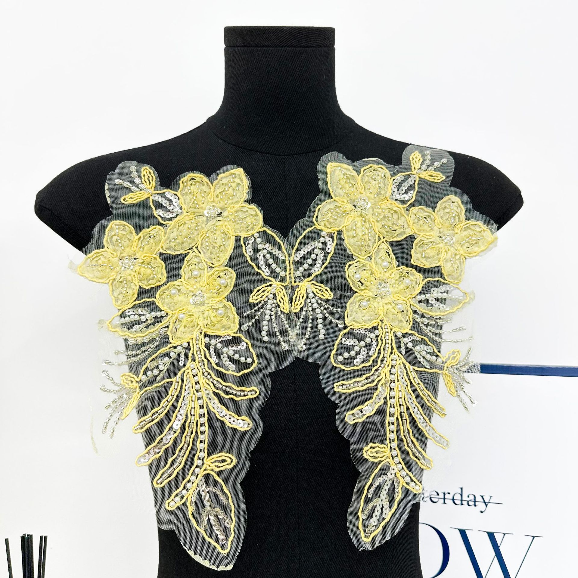 Flor de perlas bordadas vestido de boda decoración decalca de perlas tridimensionales accesorios hechos a mano al por mayor