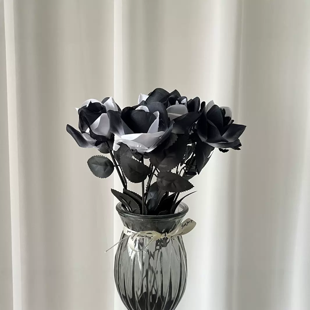 仿真花拼色黑玫瑰跨境货源暗黑万圣节装饰道具人造绢布假花白玫瑰