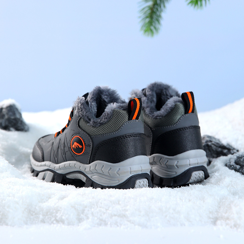 Zapatos de algodón para niños transfronterizos en invierno al aire libre con garras de acero de vello antideslizante zapatos de montaña para niños mayores gruesas y cálidas botas de nieve